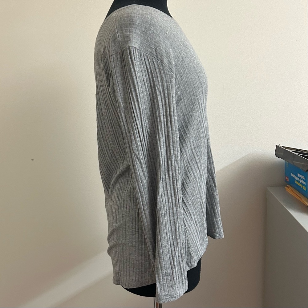 Masai medium gray pullover long sleeve
Size M - Picture 3 of 9